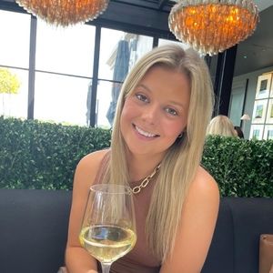 Meet your Posher, Caitlyn